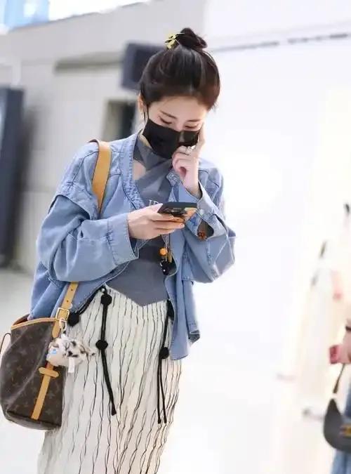 她真的绝了！当年就偷偷的生了孩子，逼迫男友认娃，获得天价赡养费，如果男友不是家里