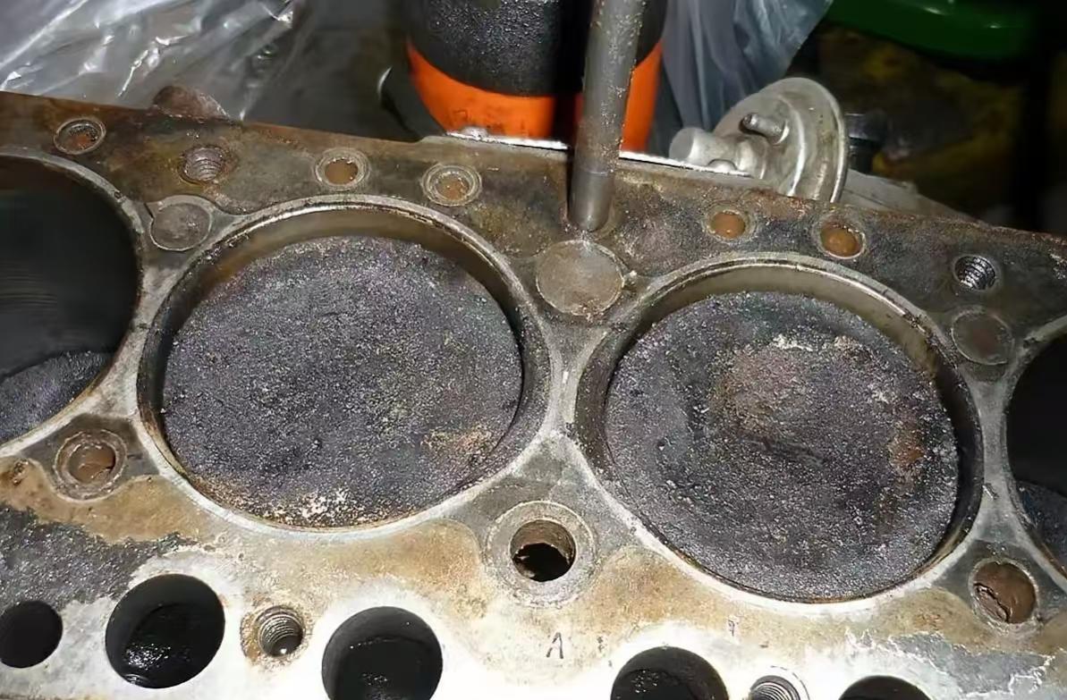 开车一定要舍得深踩油门，越是深踩油门拉高转速，车子就越长寿。我看很多新手小白用