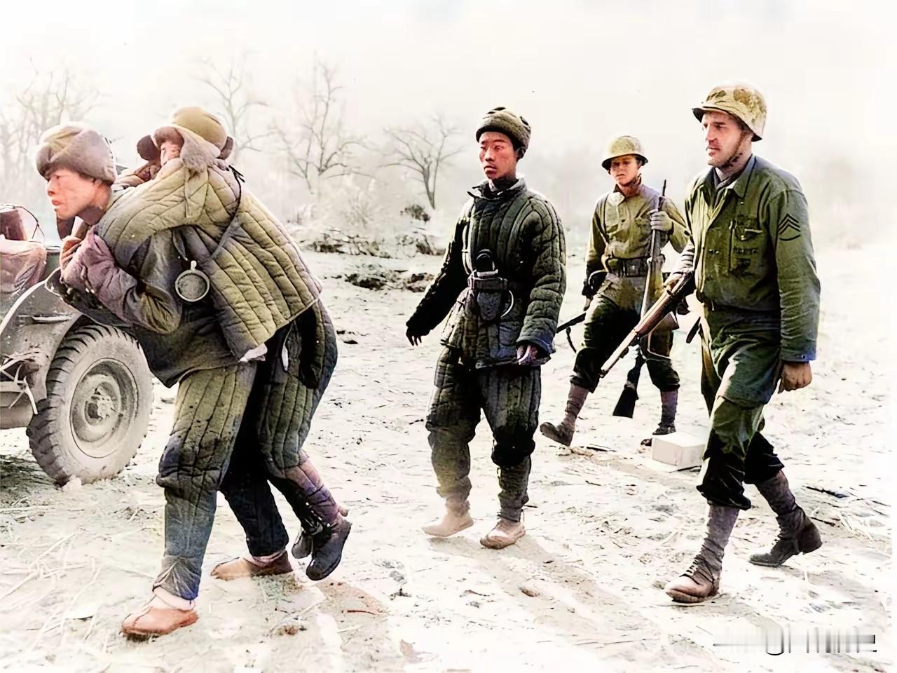 这张老照片感动了无数国人！这张老照片拍摄于1951年，抗美援朝初期，战地记者