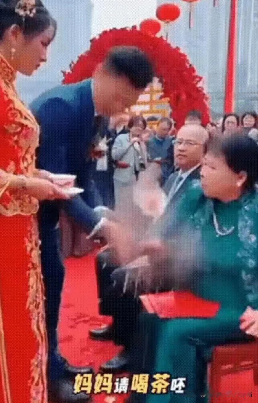 婚礼现场的乌龙，丈母娘的无理取闹，给老妈整懵了，亲手毁了自己女儿的幸福！婚礼