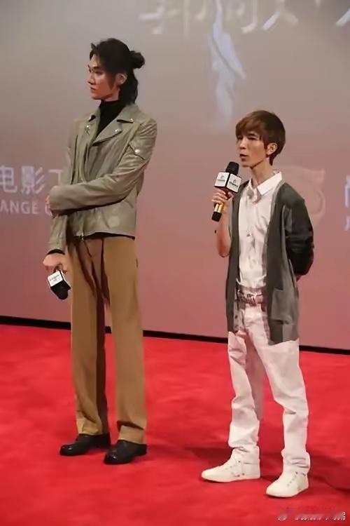 就这张图而言，郭敬明身高不低于一米五