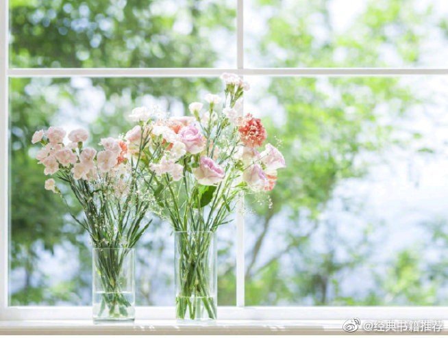 人总要沉下心来过一段宁静自省的日子，整理自己。看花听雨闻香，喝不求解渴的茶，吃不