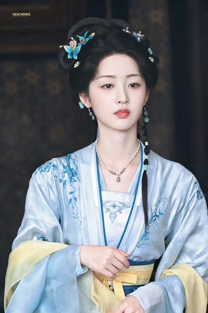 时代峰峻为邓恩熙新剧打call时代峰峻转发邓恩熙新剧哇塞，有被时代峰峻的诚意给
