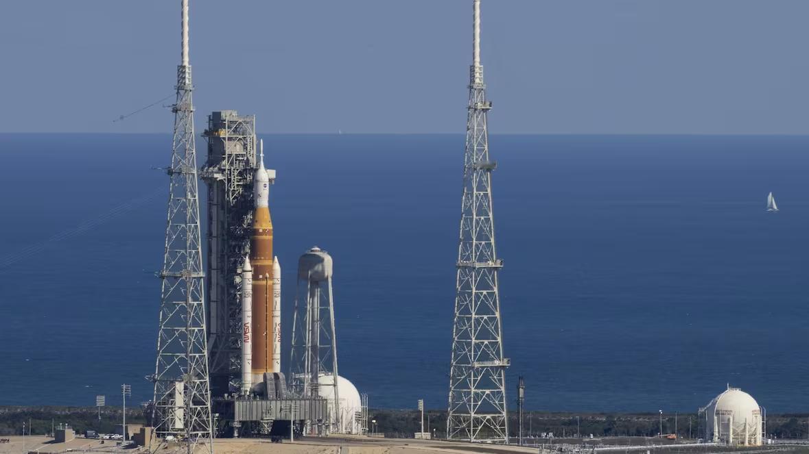 美国得登月火箭在最后一次关键‘湿彩排’测试中发生问题，NASA的登月火箭在发射前