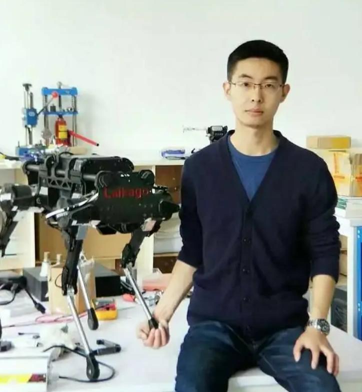 一觉醒来，浙江大学和上海大学都沉默了，当年王兴兴因英语差被浙大拒之门外，转而去了