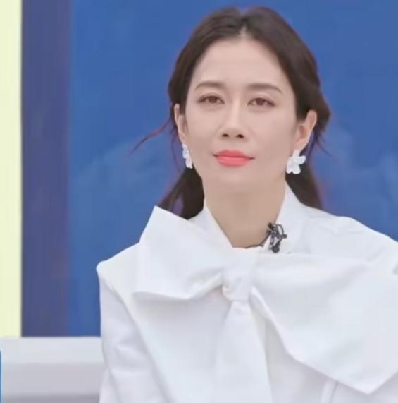 温峥嵘一次次站起来，却被队长们一次次拒绝，有一种人到中年，无能为力，被人嫌弃的伤