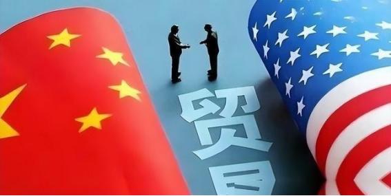 眼下，全世界都在看中美谁先撑不住，现在是中国有货卖不出，急着赚钱，美国是有钱买不