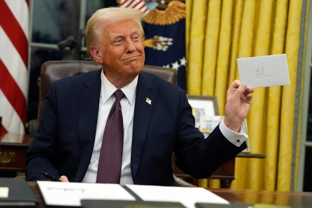 美国对中国船舶的“入港费”刚生效，整个航运圈直接看傻了！说好的收费，整得比猜
