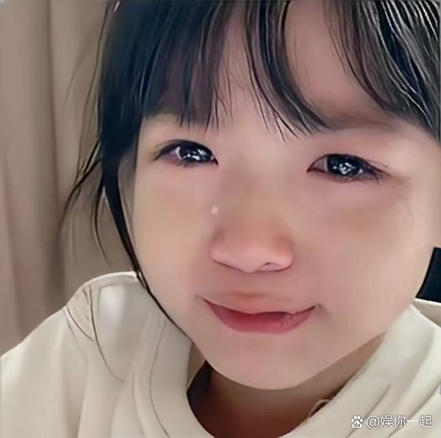 贵州遵义一个9岁小女孩来到民政局，工作人员问：“小朋友有事吗？”小女孩说：“我来