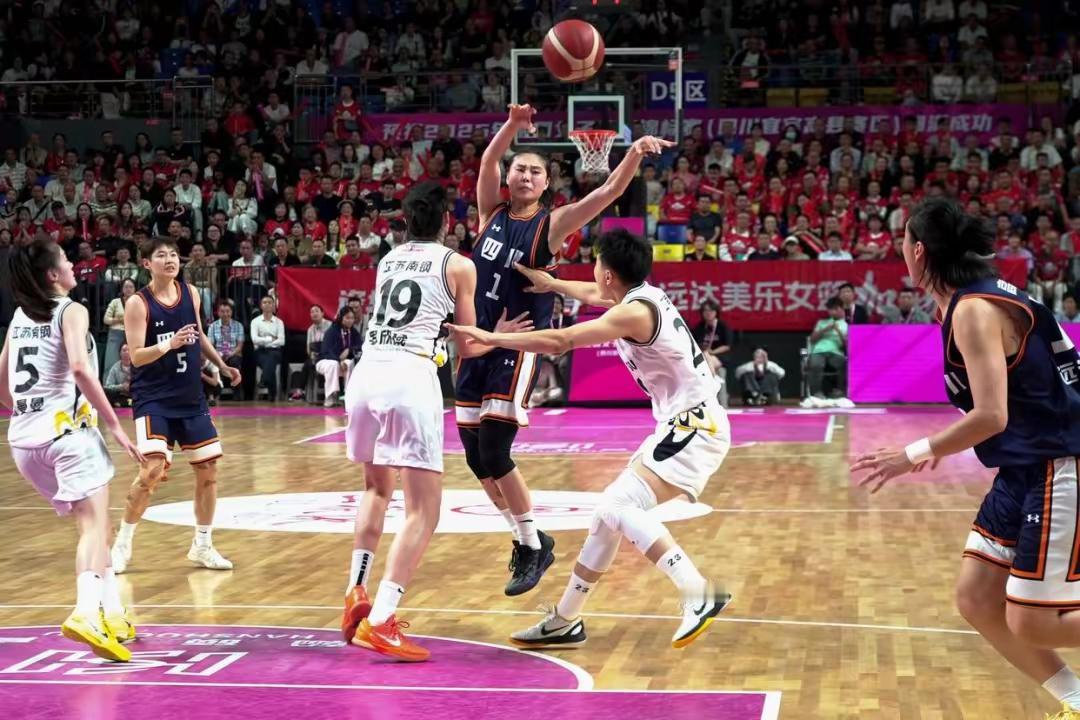 2014年,山西女篮拥有纪妍妍、黄红玭、张瑜、关馨、魏伟、马雪雅等6名国手;北京