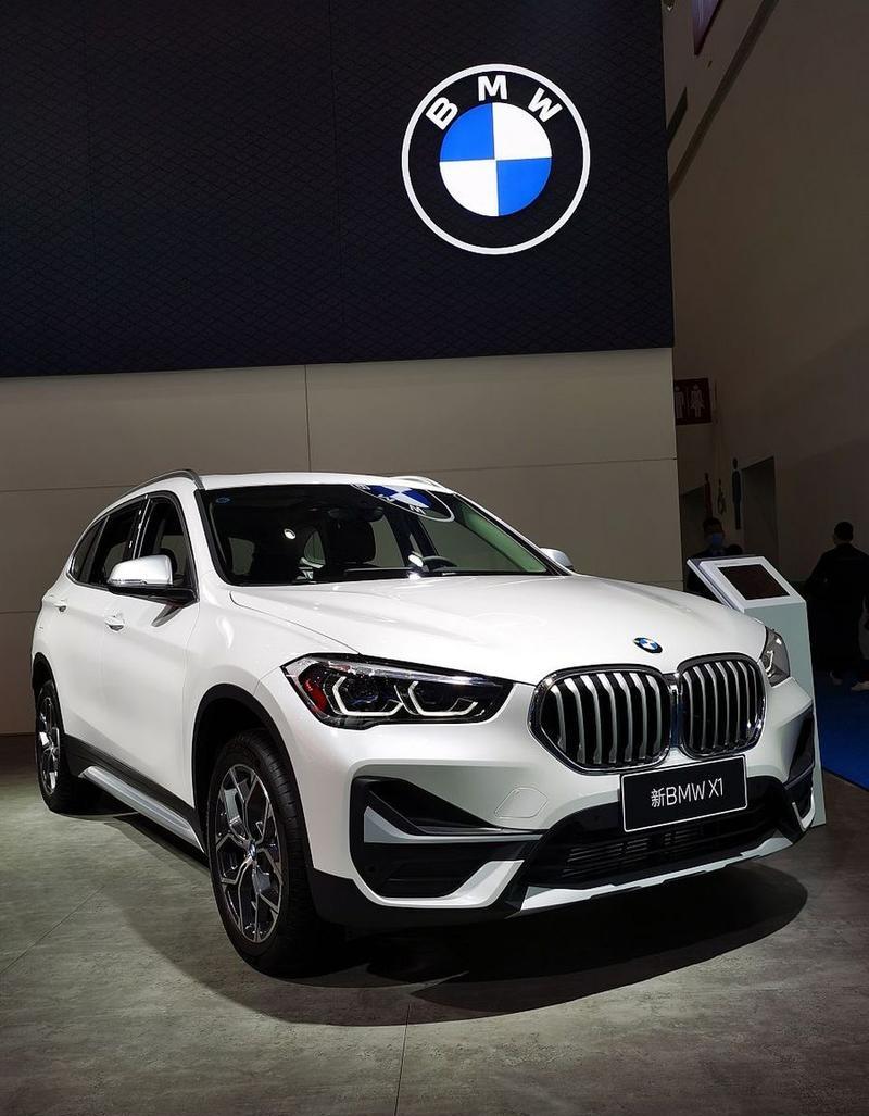 看来BBA是真的大跳水了！进了两个直播间，都在直播汽车的优惠，优惠的力度有的竟然