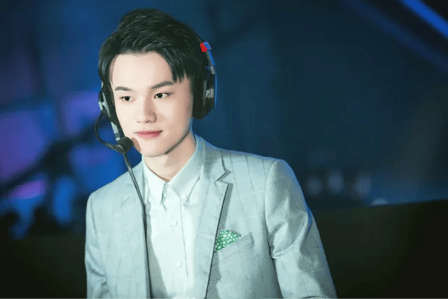 瓶子发文夸赞AG: 两把12分钟一把翻盘! AG真的强到离谱…