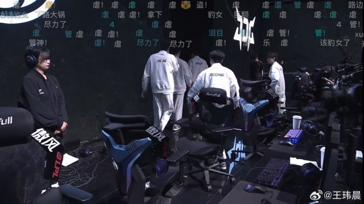 媒体人看JDG 1-1 IG: IG锅从BP到队员都有 下把又有绝境豹女看了