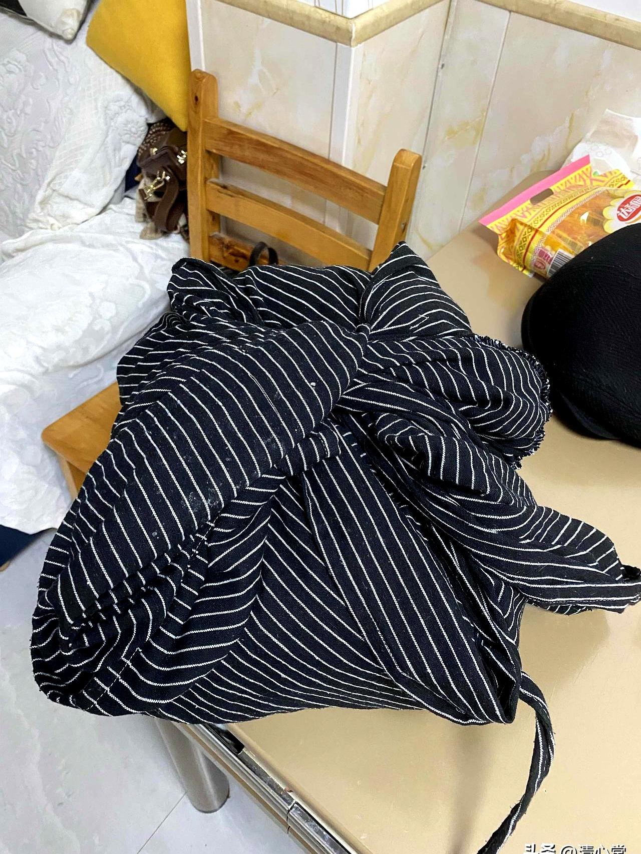 我妈走了三年，九十岁的老爸愣是一天没消停！老爷子以前是中学老师，工资低，家里穷