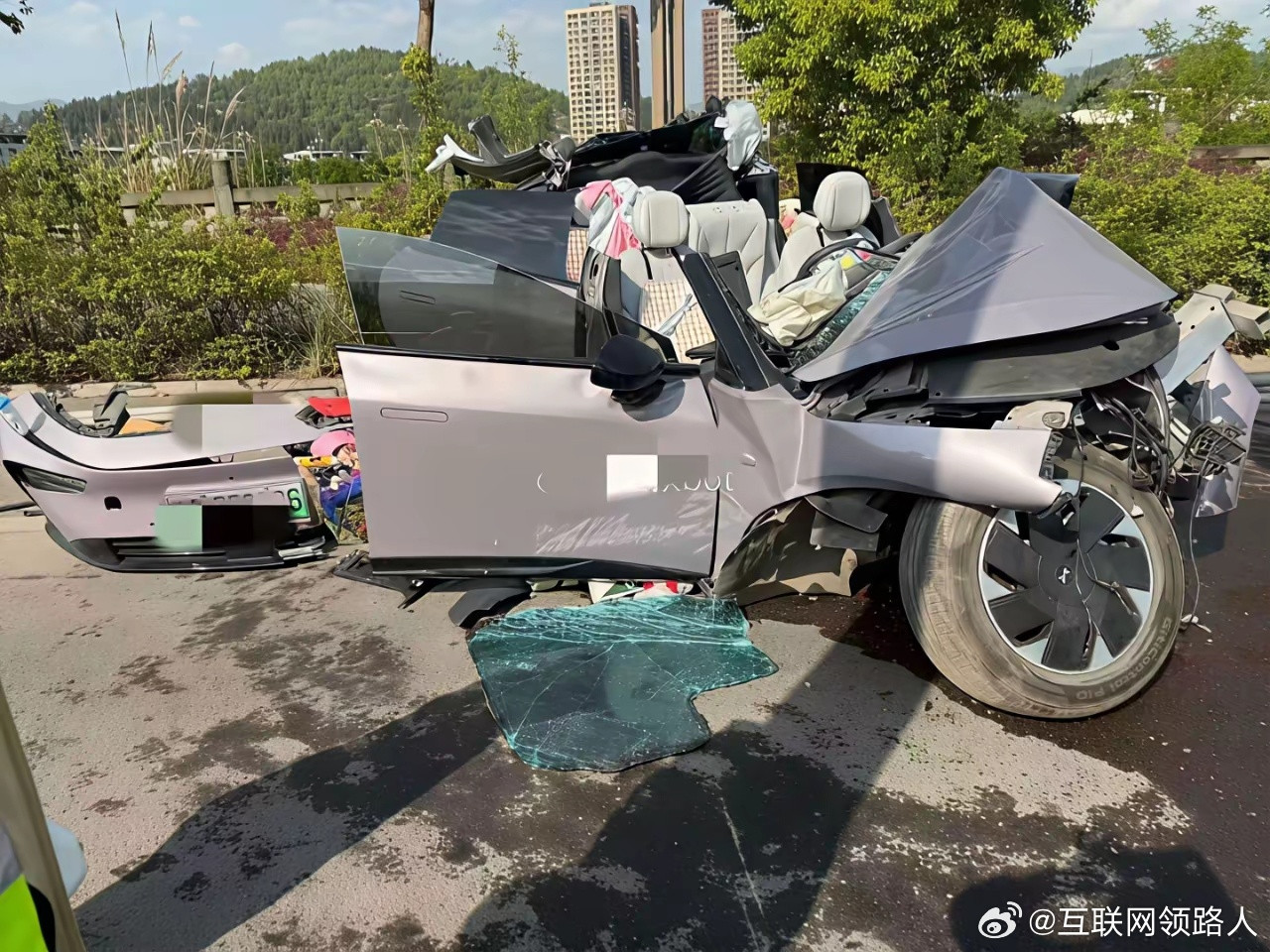 这是啥牌子啊？还是离大货车远点。