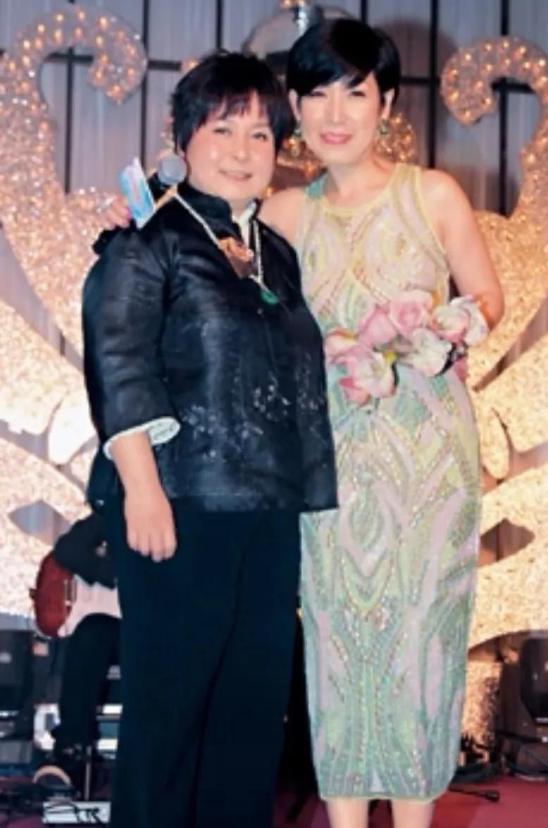 二房何超蕸生前最好的朋友，居然是大房黎婉华的侄女黎芷珊，友谊还一度受蓝琼璎阻挠！