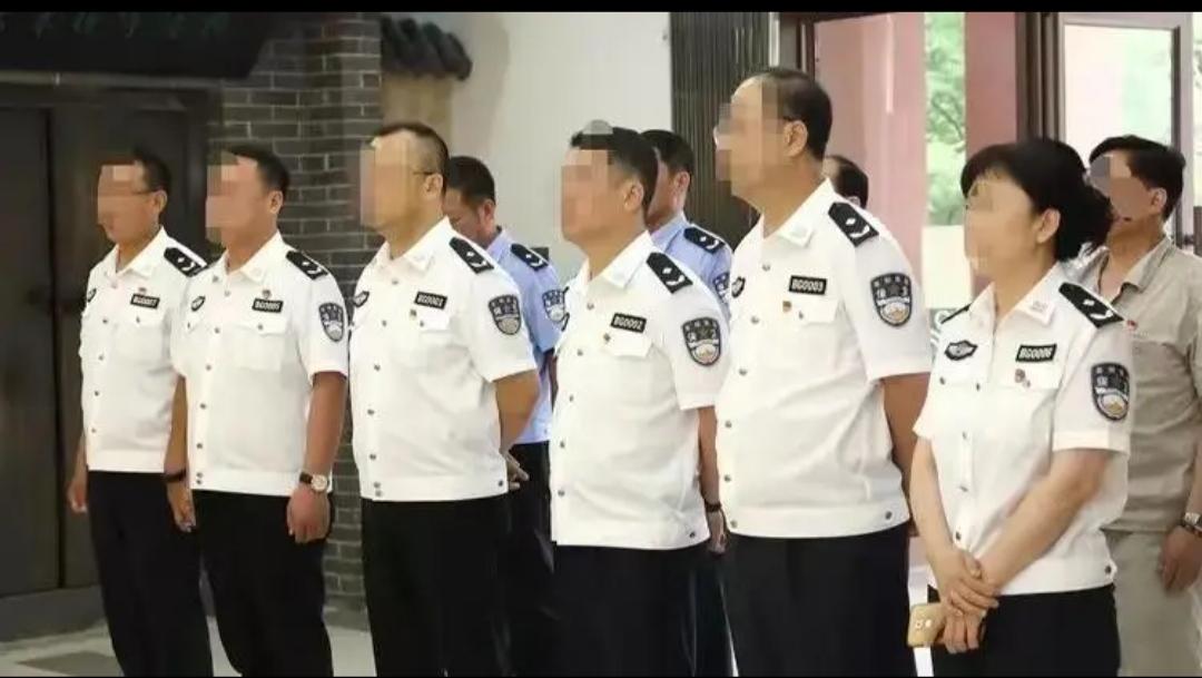 心坏了的领导终于要退休了！单位有一个分管人事的副职领导今年要退休了，大家有一种