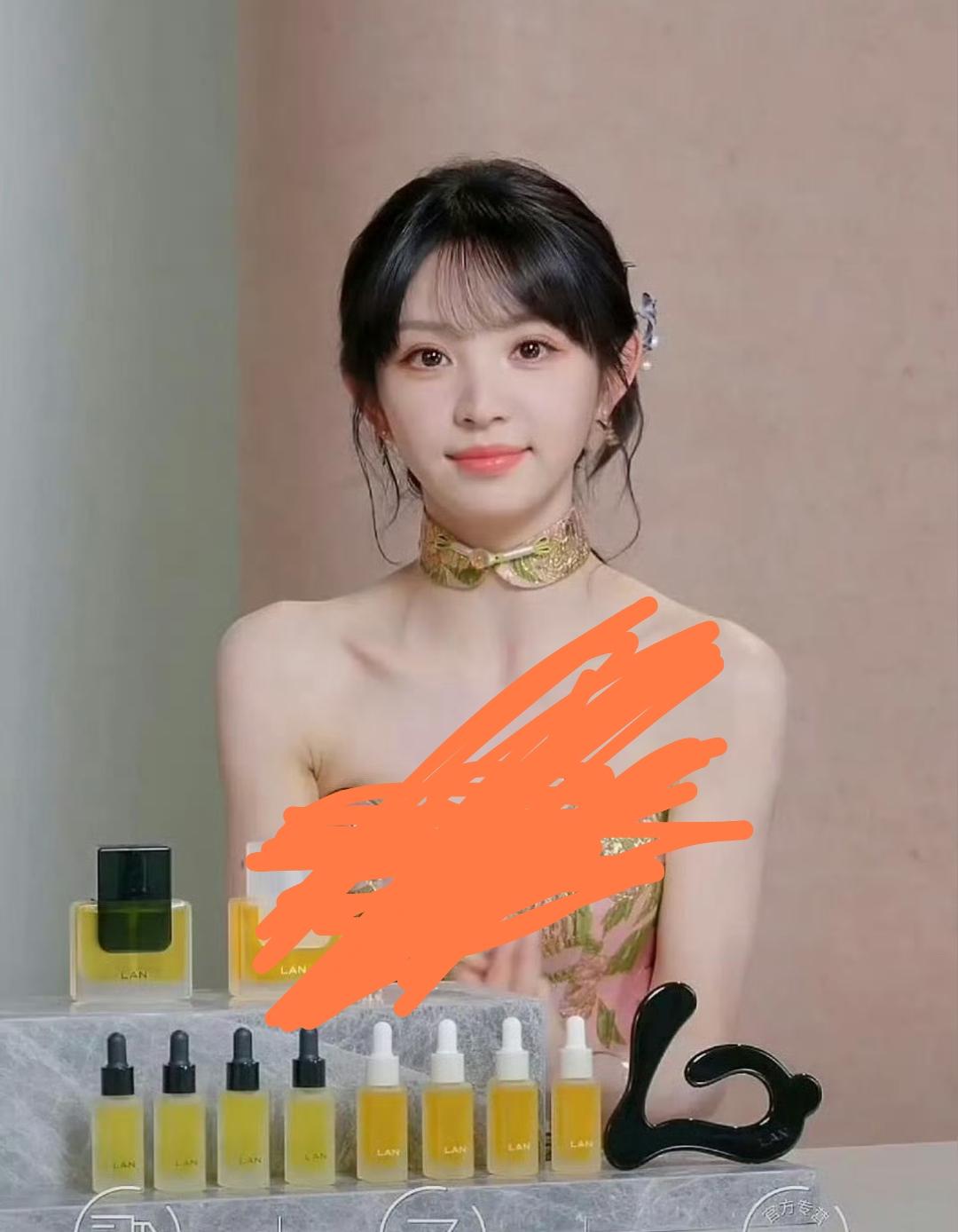 田曦薇直播的时候，直播突然暂停。后面网友分析，可能是因为身材太曼妙，直接被平台