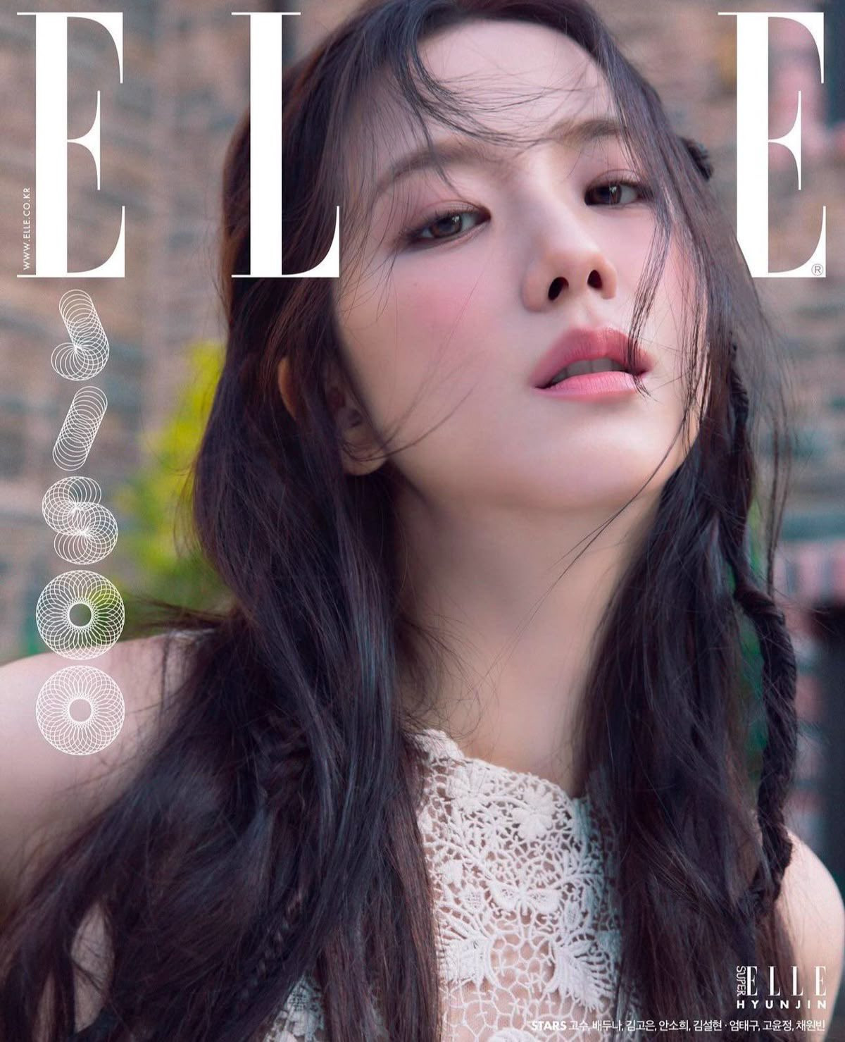 哈哈哈，这美女谁啊，和ELLEKOREA封面这么像~