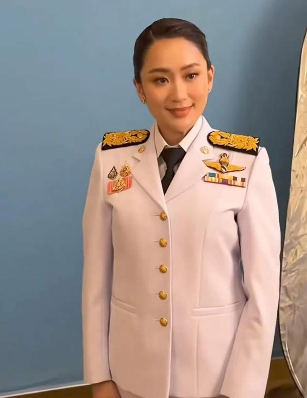 笑不活了，表面上看是泰国和柬埔寨在打架，实际上是广东的两个地级市在打架。这几天
