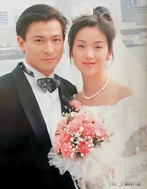 1999年，吴倩莲宣布和相恋十来年的男友庹宗华分手，可对于分手原因，她一直闭口不