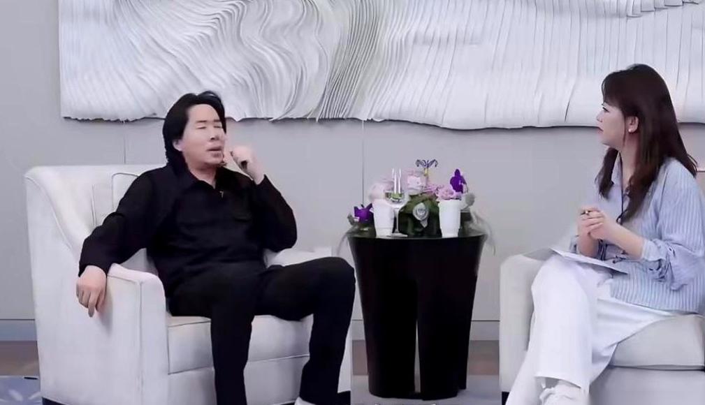 “我们已经不联系了。”2026年，水木年华二十五周年巡演发布会上，有人问起卢