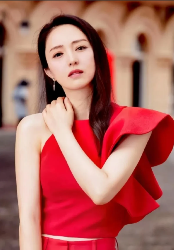 为啥这么多男明星，都十分愿意“接盘”离婚还带娃的董璇？​在他们眼里董璇不只是