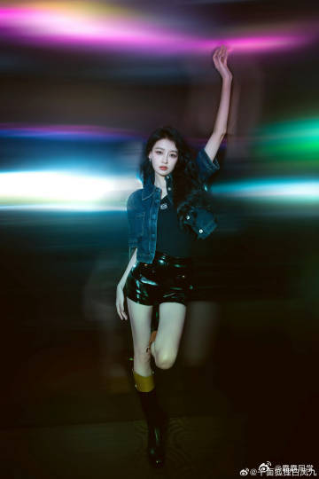 终于等到孙怡上浪姐了孙怡上浪姐啦，舞台光芒耀眼，唱跳全能，甜美又飒气，姐姐尽情