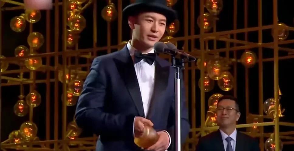 一次颁奖典礼上，主持人问黄晓明：“当初你拒绝了《琅琊榜》的邀约，但它却取得了巨大
