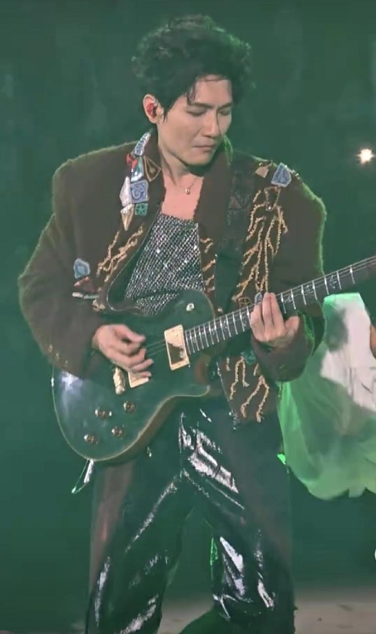 陈楚生北京场演唱会第一天亮点好多最大的惊喜是电吉他唱跳版晚礼服，真的太惊艳了，