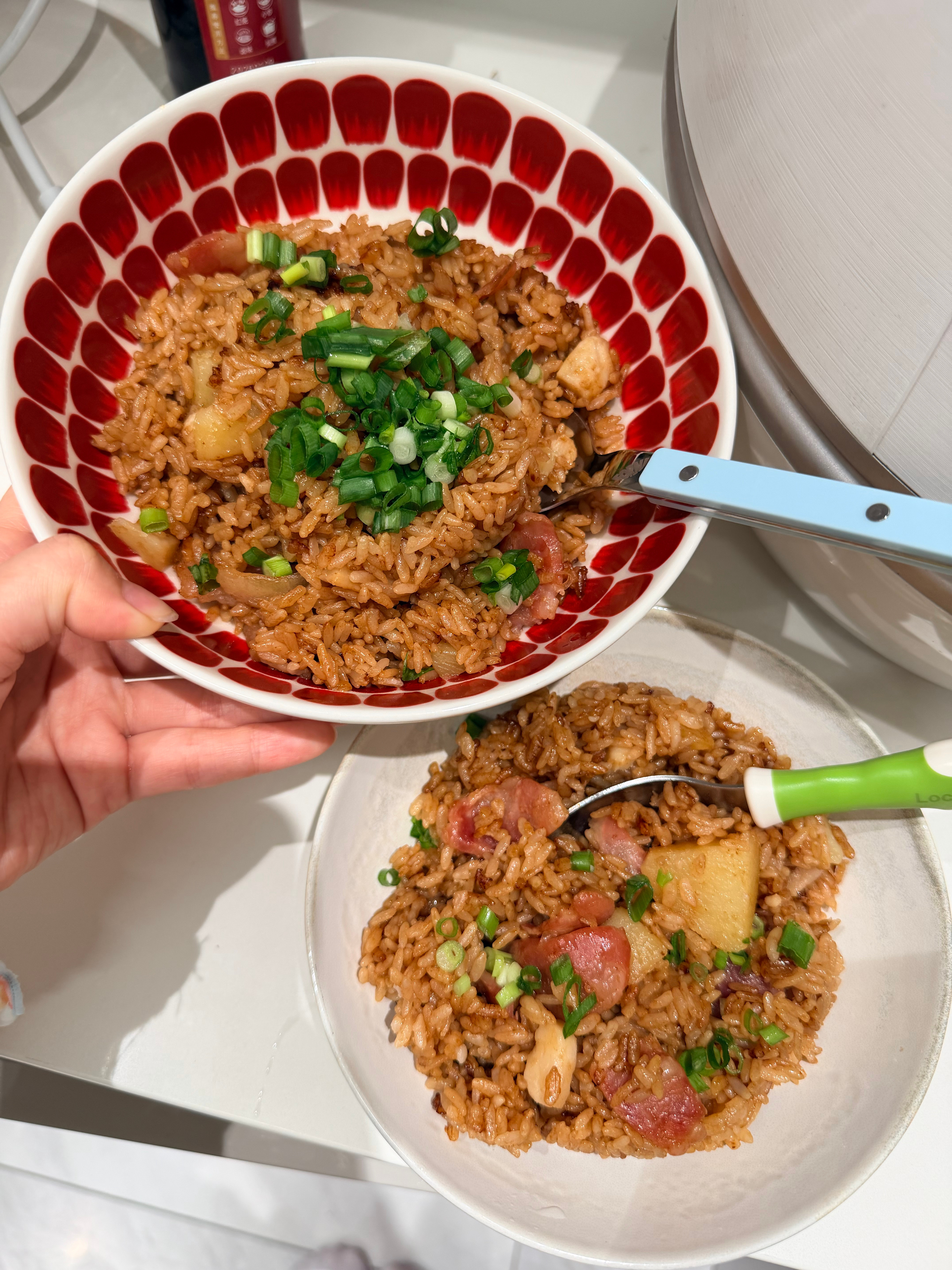 宵夜完了看漫剧爽歪歪香肠芋头土豆焖饭美味​​​