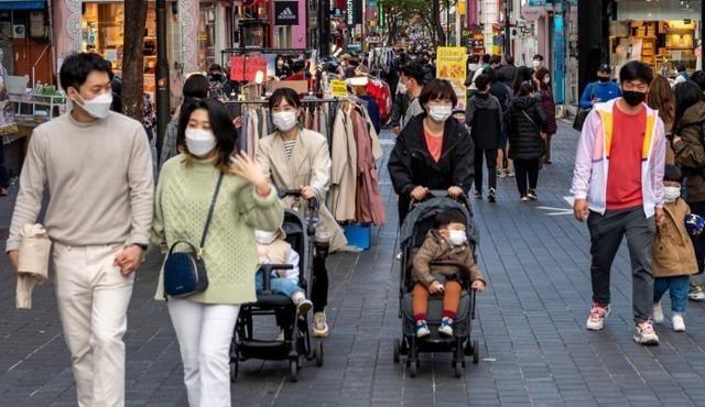 韩国生育率突然上来了，这是因为，韩国终于发现了解决单身男性结婚难题，到底症结在哪