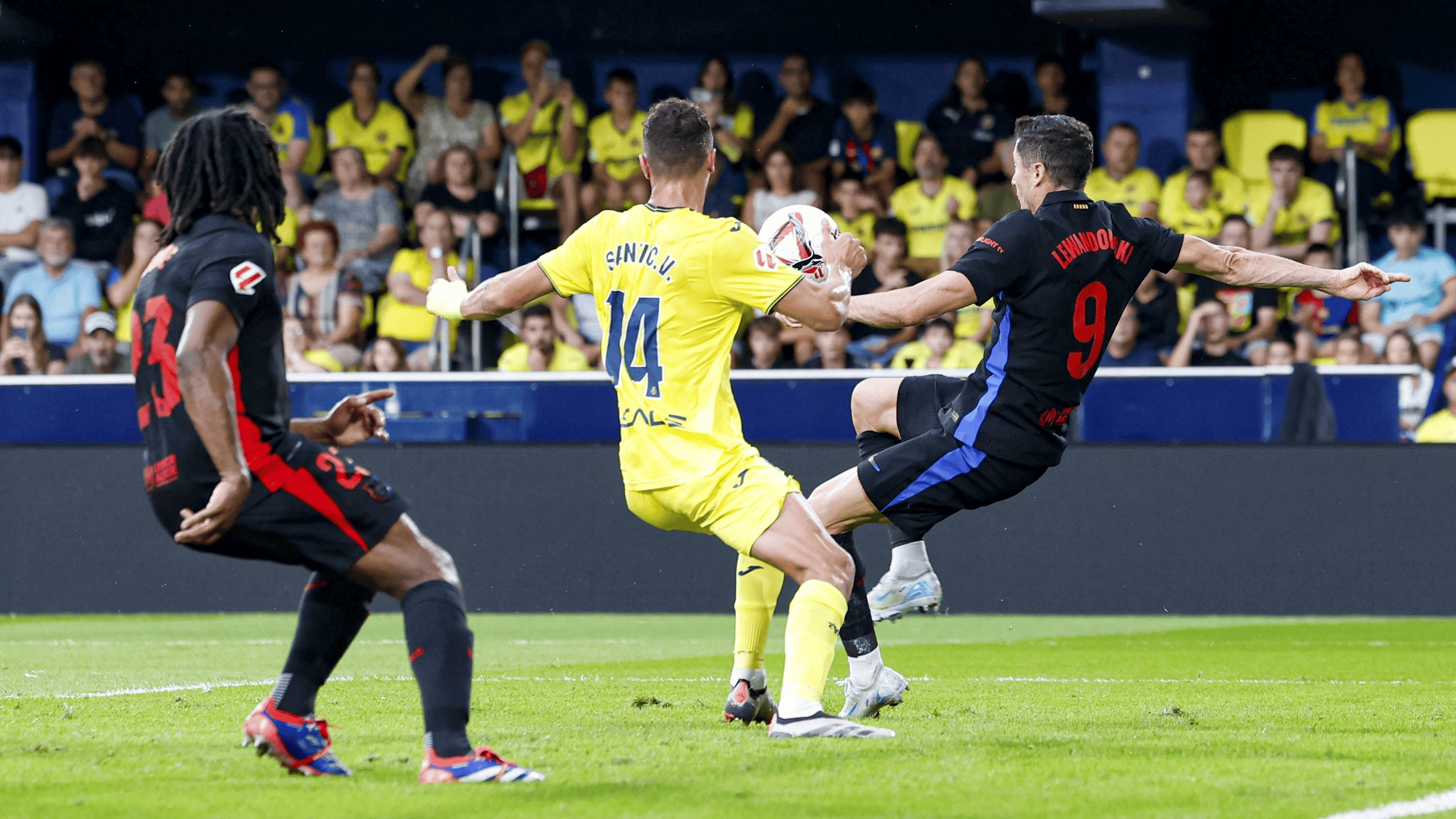 巴塞罗那vs比利亚雷亚尔: 西甲积分榜榜首与第三名的对决