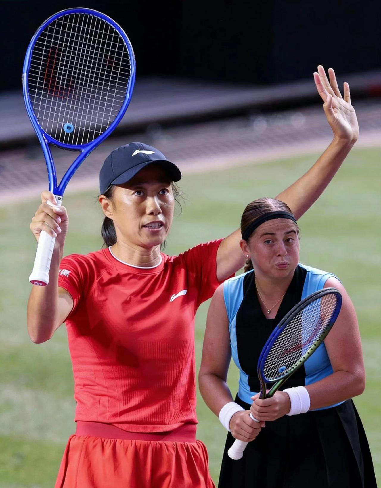 张帅本赛季500赛女双搭档每一站换一个，斯图加特站要跟奥斯塔彭科搭档。帅姐在网