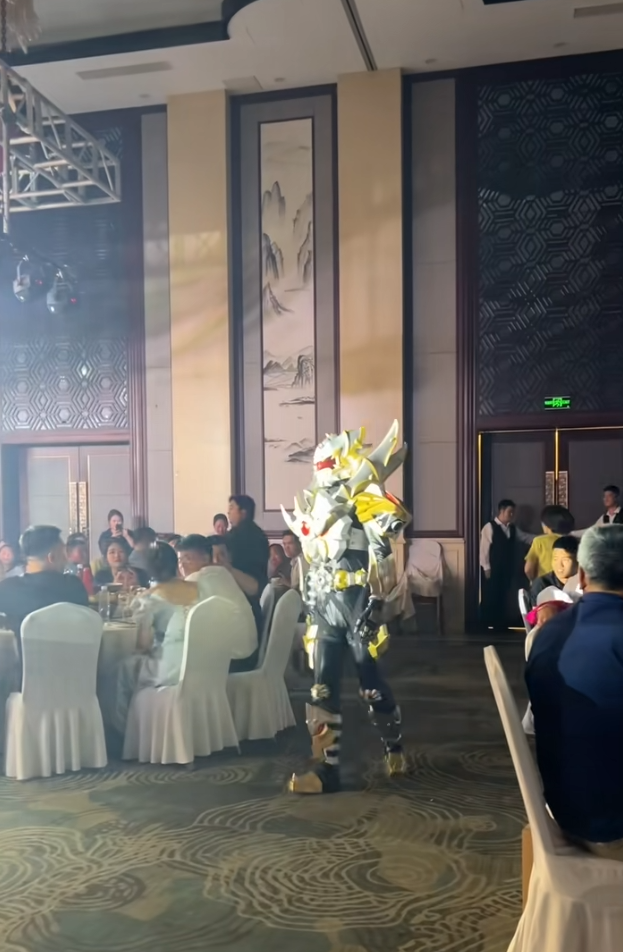 谁能拒绝结婚的时候被帝皇铠甲送结婚戒指了呢?