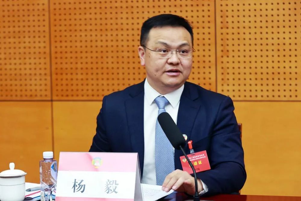 大肆敛财、靠工程吃工程! 上海市静安区原副区长杨毅被“双开”