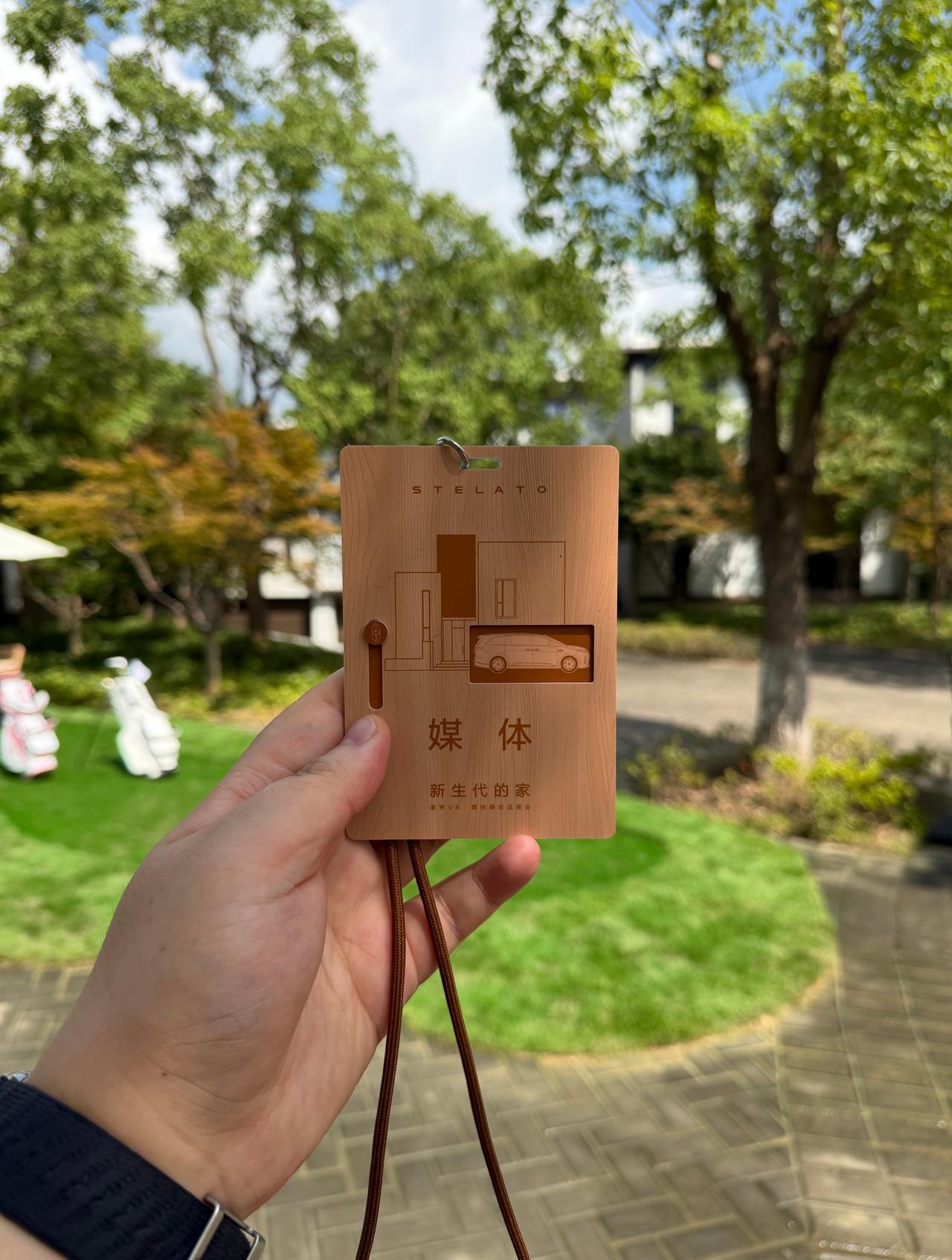 来看一台很有意思的车，细节很多，亮点很多，我喜欢的地方也很多​​​