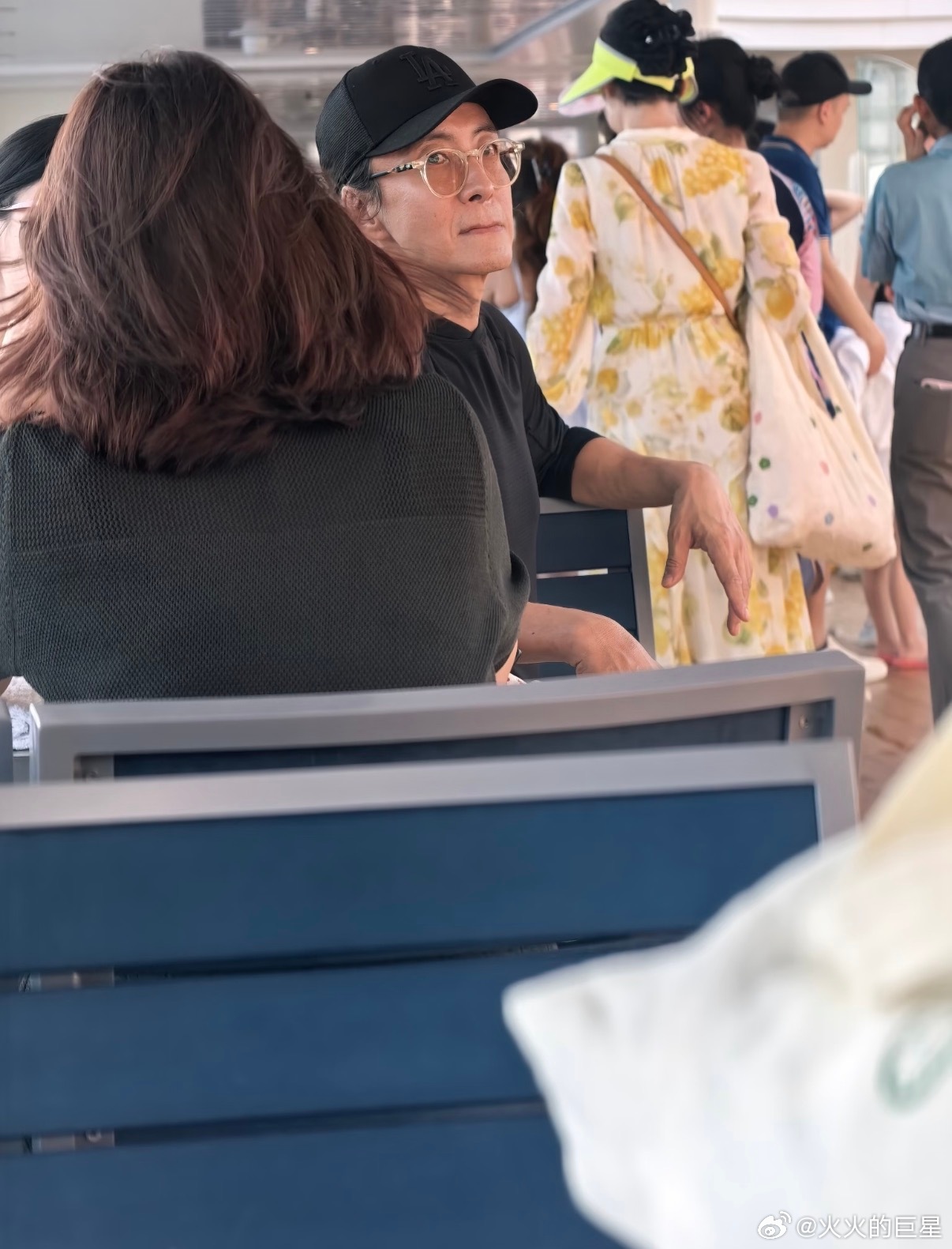 新加坡迪士尼邮轮偶遇朴信惠裴勇俊新加坡偶遇朴信惠一家和裴勇俊一家网友在新加坡