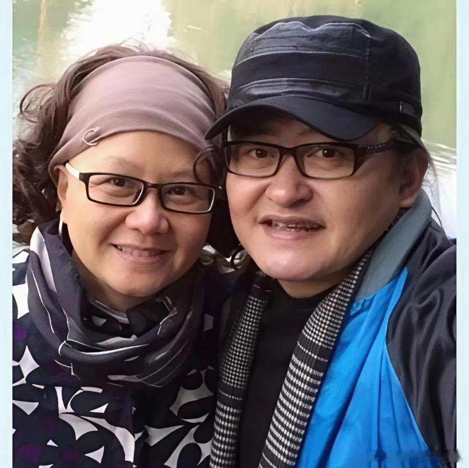 刘欢的妻子卢璐说我爱人刘欢，我要替他澄清一下早些年网上很多传言，都说刘欢常年嗜酒