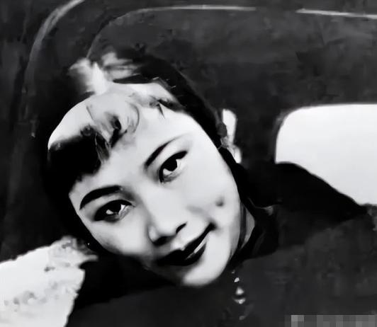 1938年，41岁的戴笠以处理公务为由，把秘书余叔恒叫到卧室。戴笠递给她一杯咖啡