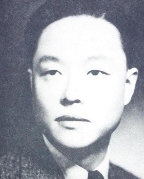 1946年8月，大汉奸万里浪被枪决后，家人收殓时，发现这不是他的尸体。特务