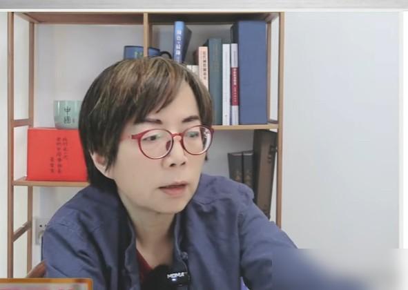 媒体人黄智贤在节目中表示，“黄国昌在美国读书，儿子在美国出生；其实国民党亲美派、