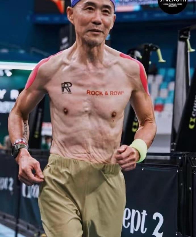十个亿摆眼前都请不动，你信吗？王石跑完这场HYROX，估计打死也不会再站上这种赛