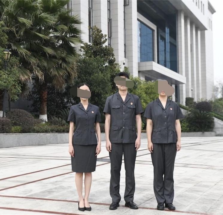 公务员、事业单位集中采购职业装，或许要成新趋势了❗️这么大的福利会花落谁家呢