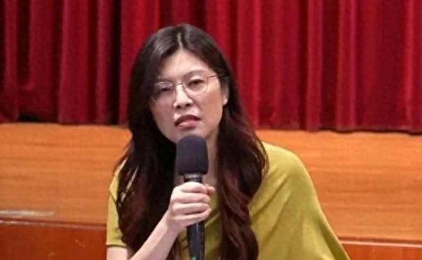 内斗点燃！台湾资深媒体人预测：郑丽文当国民党主席，会参选2028台湾政治江湖