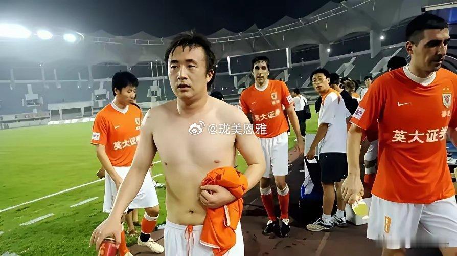 和梅西相比，谁给的勇气敢脱衣服梁静茹吗？