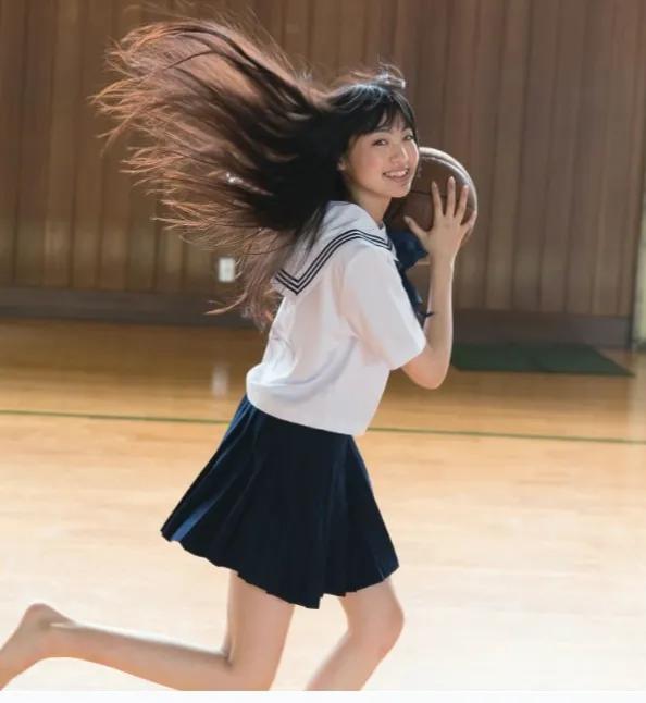志田友美1st写真集《YUUMI》