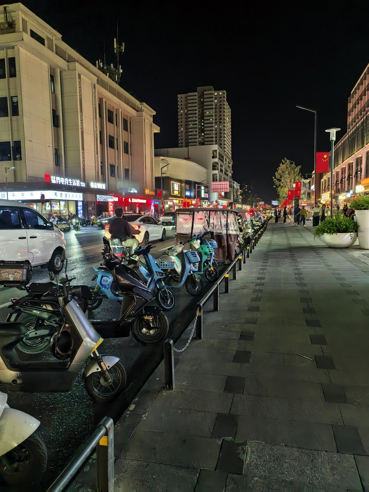 夜游洛阳涧西上海市场！老商圈涅槃重生夜游涧西上海市场，满满的回忆。曾