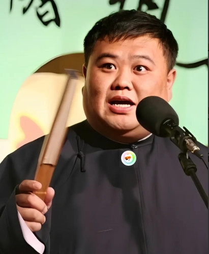 一次节目上，郭德纲对孙越说：“如果你能做3个俯卧撑，我就给你100万。”节目那