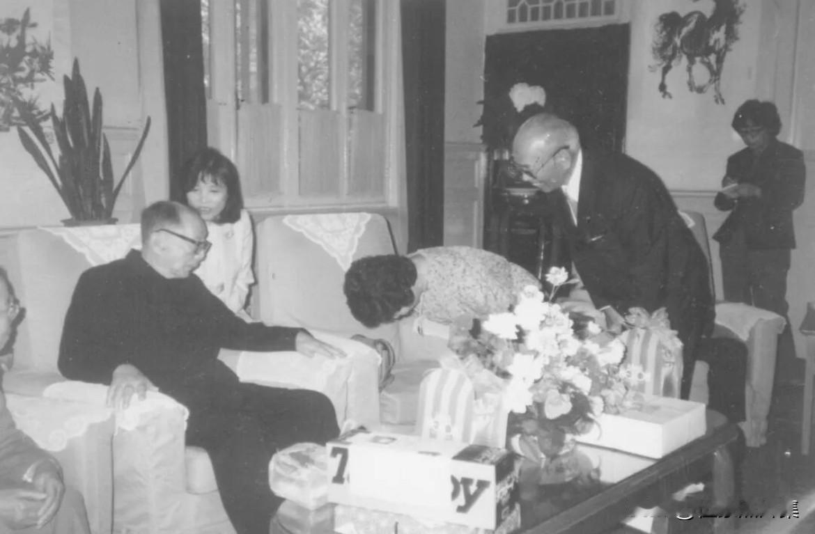 1986年5月，美穗子（时年约51岁）与丈夫加藤昭男随日本都城市友好访华团再次访